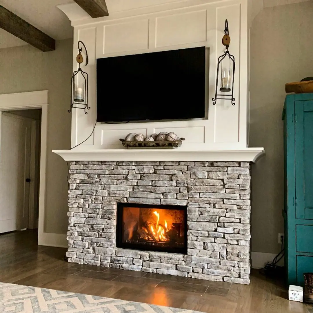 A fireplace with a tv above it in the living room.